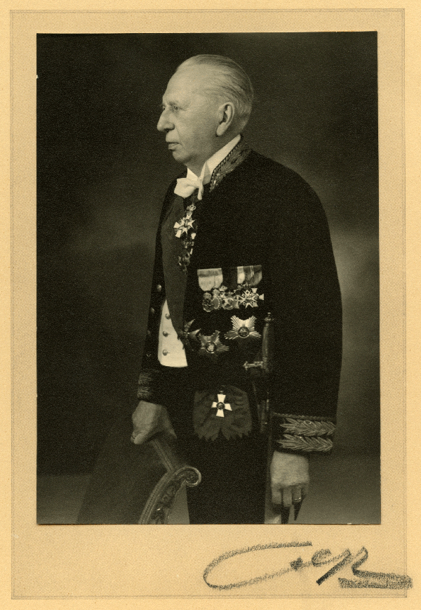 Hovikapellimestarin uniformu web